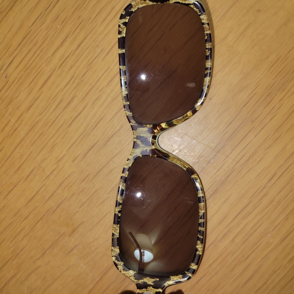 D&G Sunglasses in black w leopard inside - Picture 6 of 7